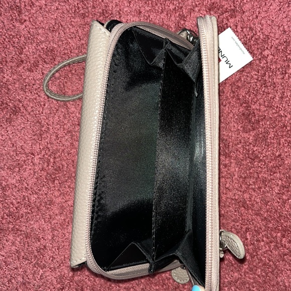 Tan Mundi Wristlet - Picture 4 of 5